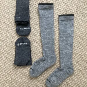 Pacas Alpaca Compression Travel Socks Women’s Size S M two pairs
